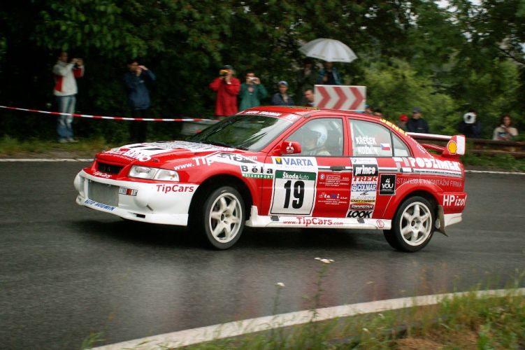 Ladislav Křeček nezvykle s Mitsubishi
