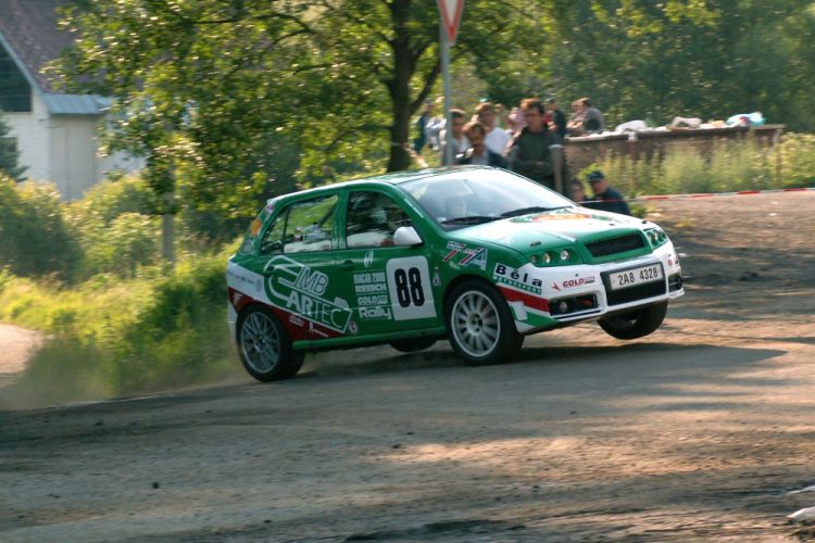 Zelenka s Pelcem startovali s dieselovou fábií