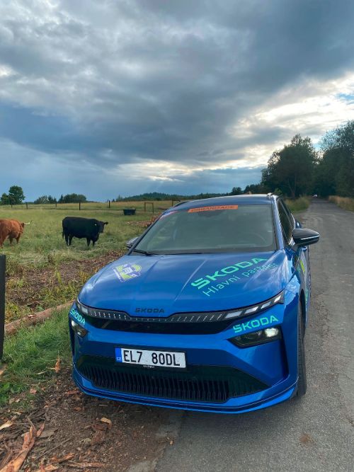 Na startu jsou i vozy značky Škoda